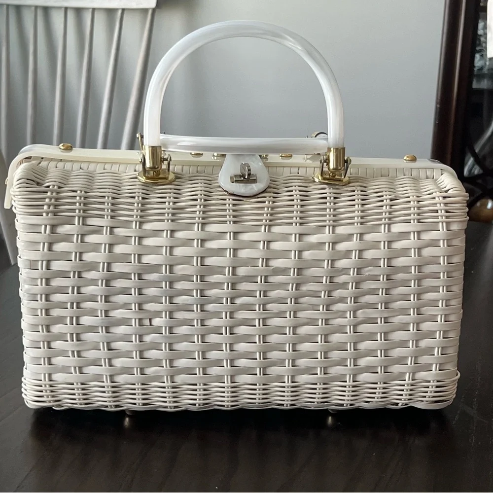 Vintage Seashell Embellished White Wicker Handbag - Picture 10 of 16